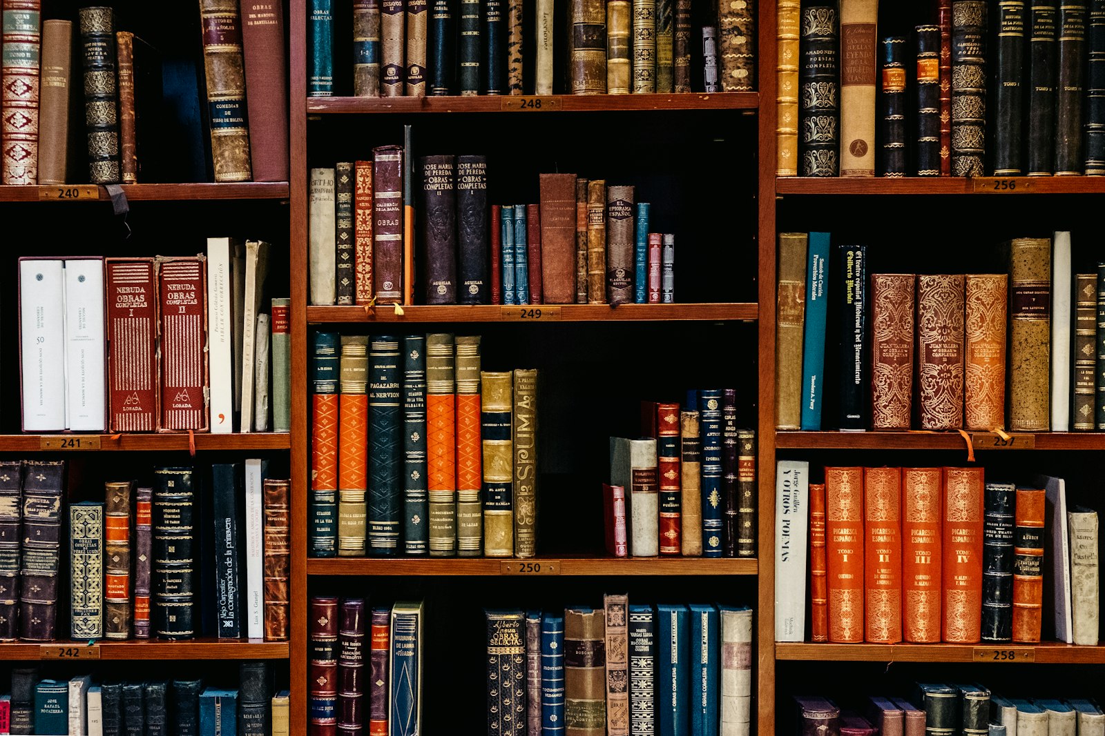 Self-Publishing vs Traditional Publishing: A Decision, Not a Ranking