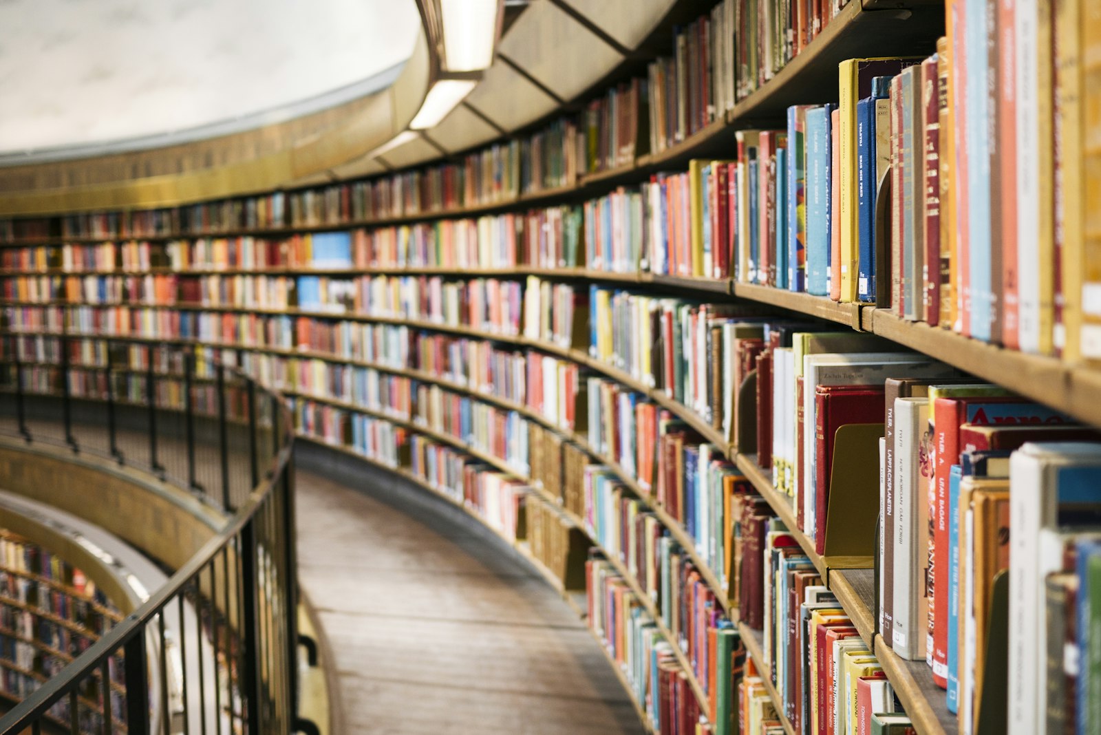 Zelf een boek uitgeven: regels, kosten en valkuilen